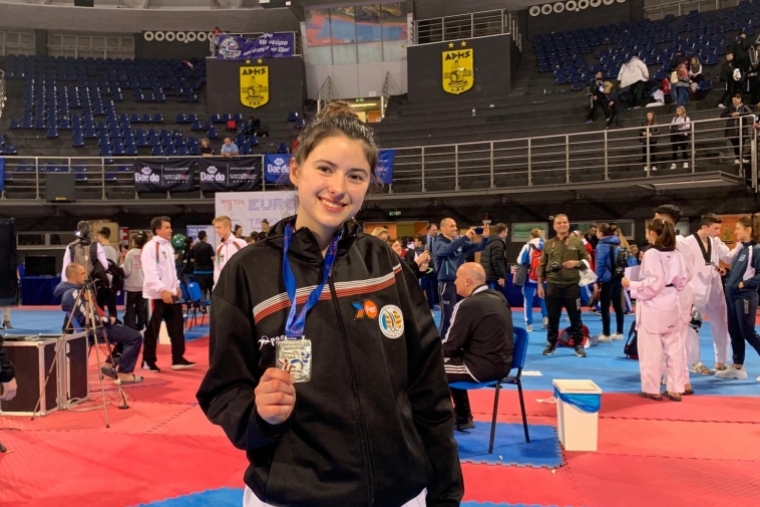 La taekwondista gandiense Alba Palmer medalla de plata en Grecia
