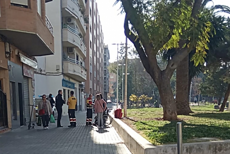 Una mujer de 80 años atropellada por un patinete eléctrico en Gandia