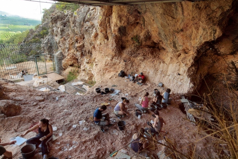 La Cova del Bolomor celebra 30 años de excavaciones e investigaciones