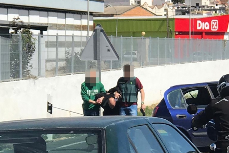Persecución de película en Tavernes con 2 detenidos por atraco