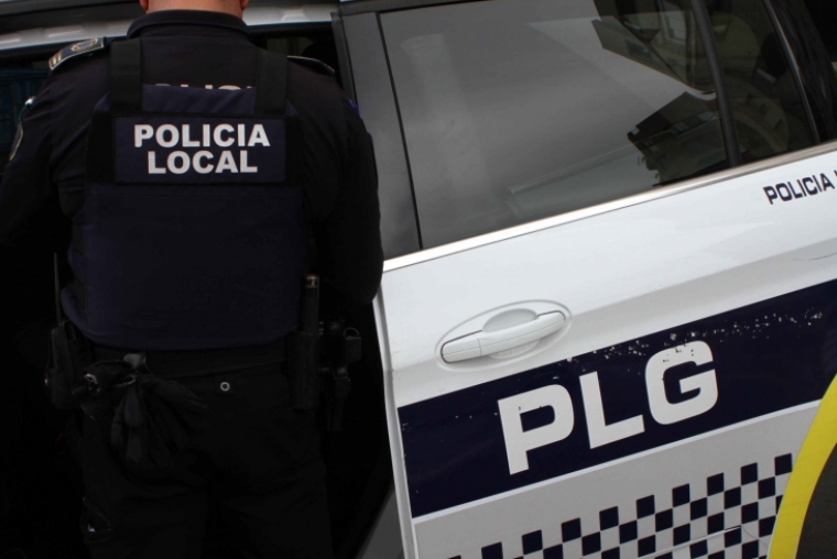 Padre y madre detenidos. Ella muerde a su hija y él maltrata a la madre
