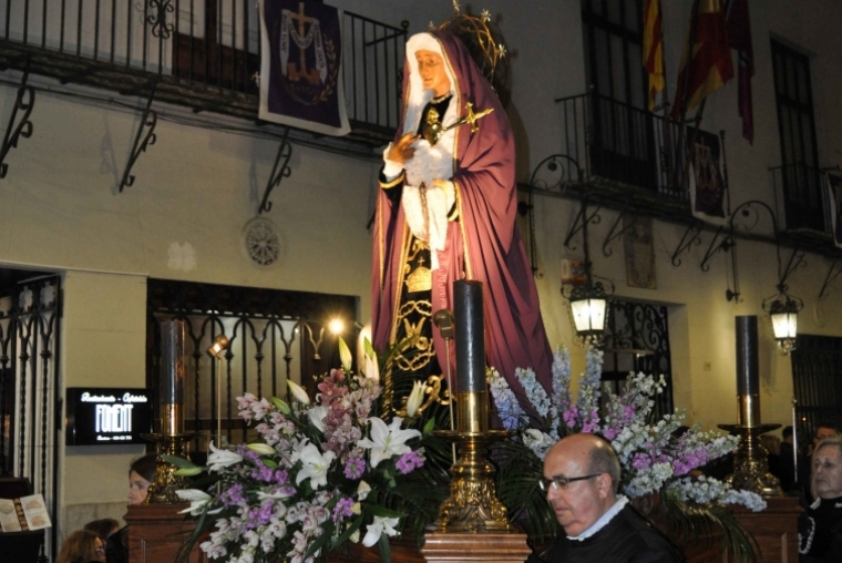 Los Dolores leídos solo por mujeres y el Nazareno de Cullera en Gandia