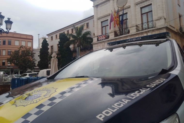 Dos jóvenes denuncian un maltrato y siguen al agresor por calles de Gandia