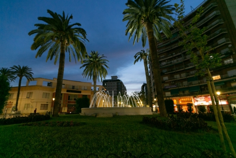 Gandia pone en funcionamiento la fuente de la plaza de Crist Rei