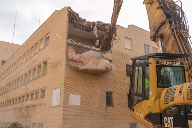 Comienza el derribo del antiguo hospital Francesc de Borja en Gandia