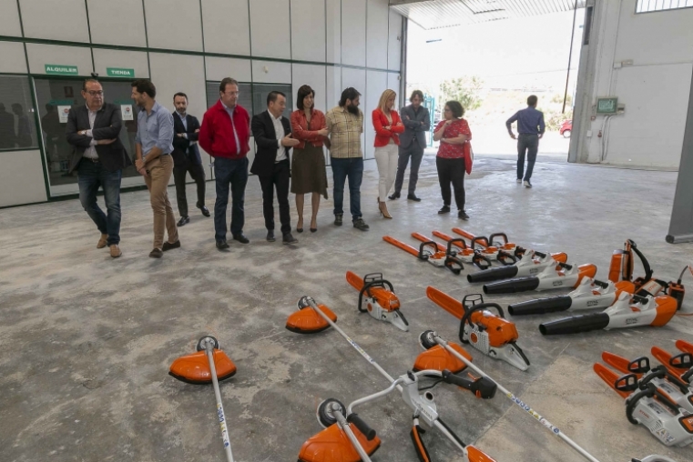 Visita a la nueva empresa adjudicataria de Parques y Jardines en Gandia