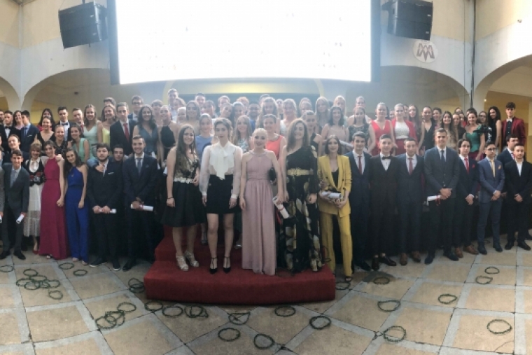 Graduación de alumnos de Bachiller en colegio de Escolapias Gandia