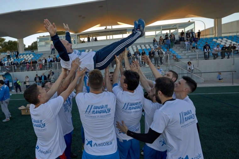 El CF Gandia renueva a Vicente Martí Chesa como entrenador para 2019-2020