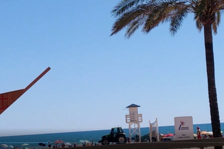 Los ''fósforos'' denuncian un inicio de temporada de playa caótica en Gandia