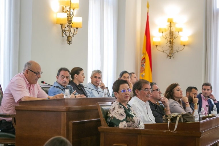 Palmer dice adiós a Gandia como edil defenestrado y tirado por la ventana