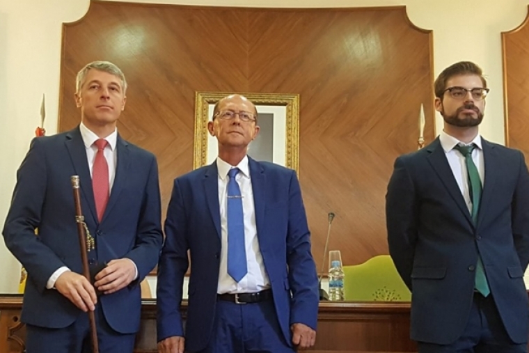 David González vuelve a ser alcalde gracias a los votos del PSOE