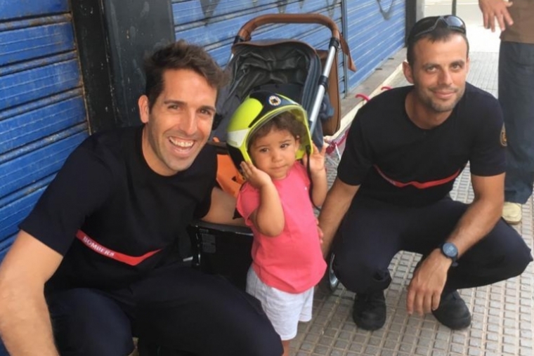 Rescatan a una niña atrapada entre unos barrotes en Miramar