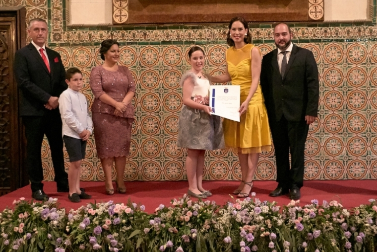 Alba Ramón Borja deslumbra a las fallas de Gandia en su Demanà