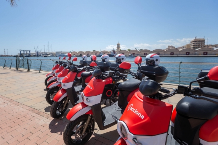 Los vándalos actúan contra 6 motos compartidas en la Playa de Gandia