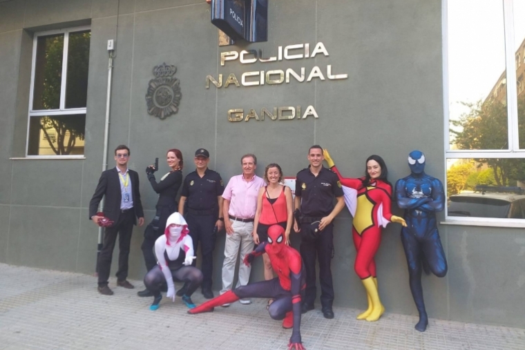 La Policía Nacional de Gandia y el deseo de un niño con una enfermedad rara