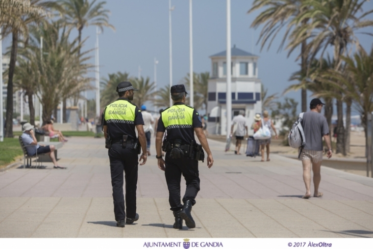 5 jóvenes se dedican a destrozar el mobiliario urbano en Gandia