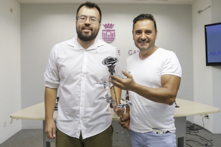Gandia homenajea con una escultura a las ''13 rosas'' fusiladas en 1939