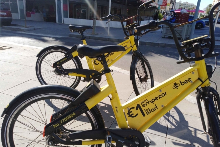 Nuevas bicicletas de alquiler aparecen en calles de Gandia, Grau y Playa