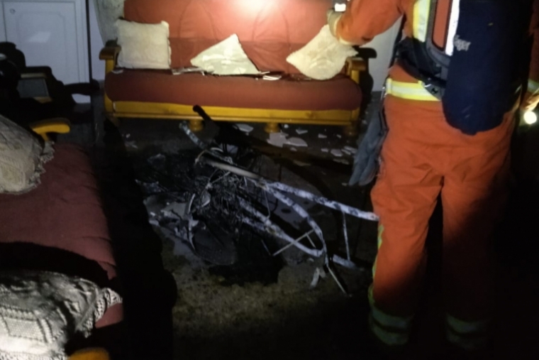 Un incendio en Xeraco a consecuencia de una plancha en el comedor