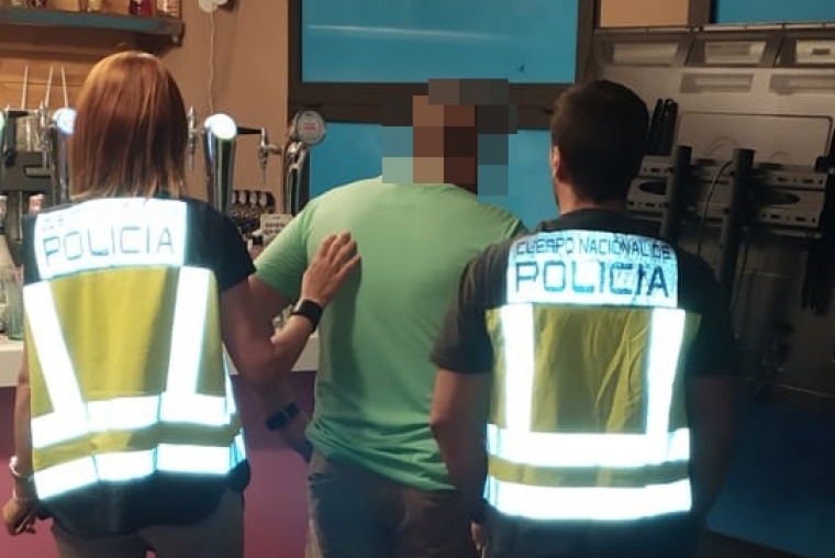 Detenido en un bar de Gandia con cuatro órdenes de arresto de Zaragoza