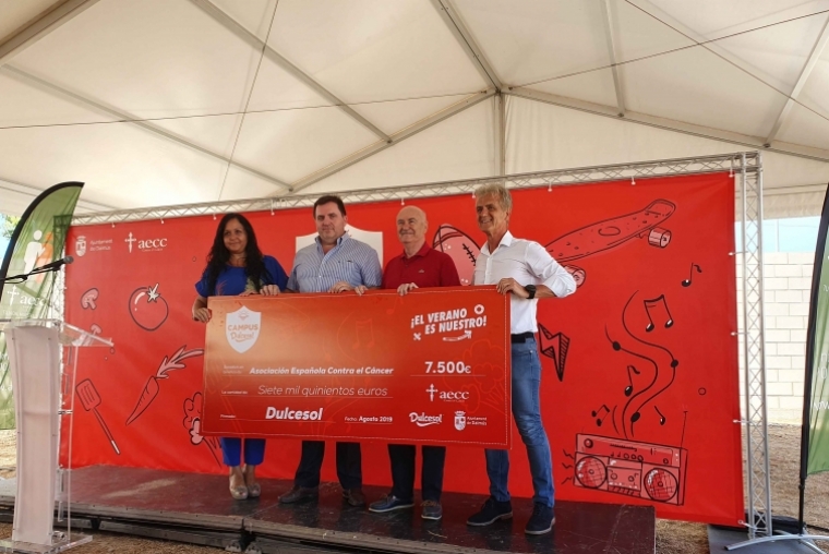 El ''Campus Dulcesol'' entrega 7.500 euros para la ayuda contra el Cáncer
