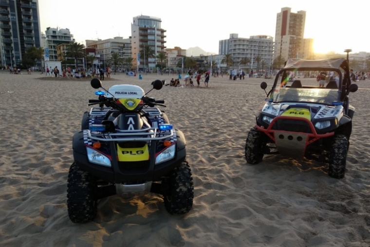 La Policía Local de Gandia atiende a un varón por ahogamiento en una piscina
