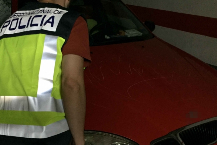 Detenido por causar daños al coche y a la moto de su ex pareja en Gandia