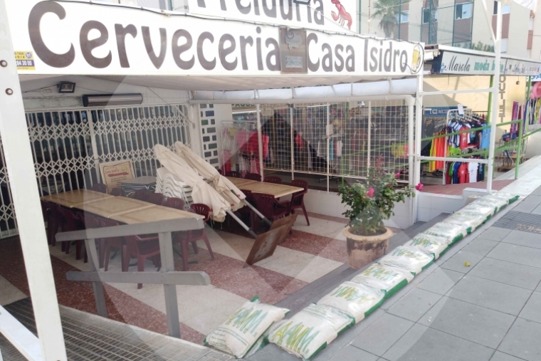 Gandia revisa los puntos conflictivos de la playa para evitar inundaciones
