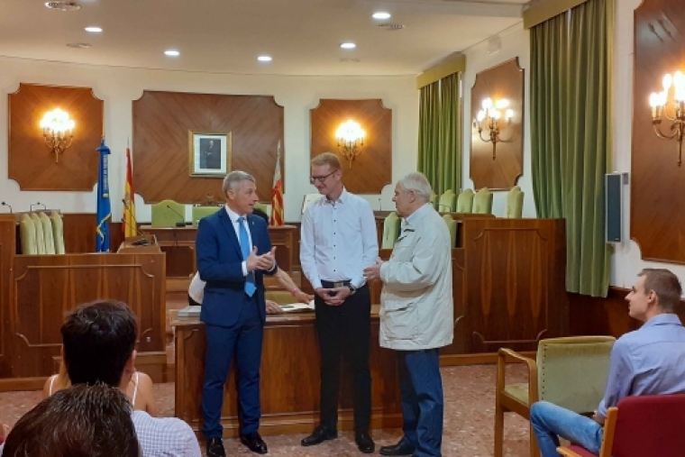 La Corporación Municipal de Oliva recibe al alcalde de Herbolzheim