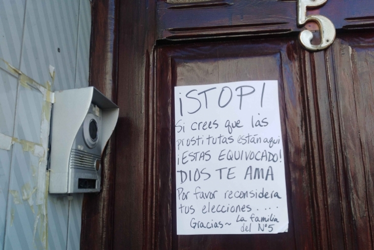 Un cartel sobre prostitutas en Gandia alerta de la elección equivocada