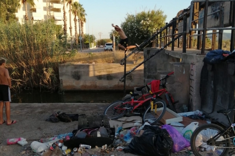 Cs Tavernes alerta del peligro y la pasividad de saltos en altura en el Vaca
