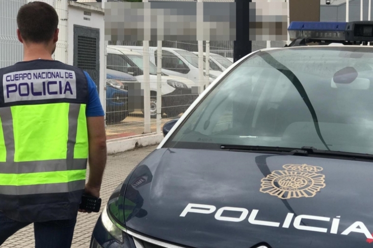 La Policía investiga el móvil del incendio en un concesionario de Gandia