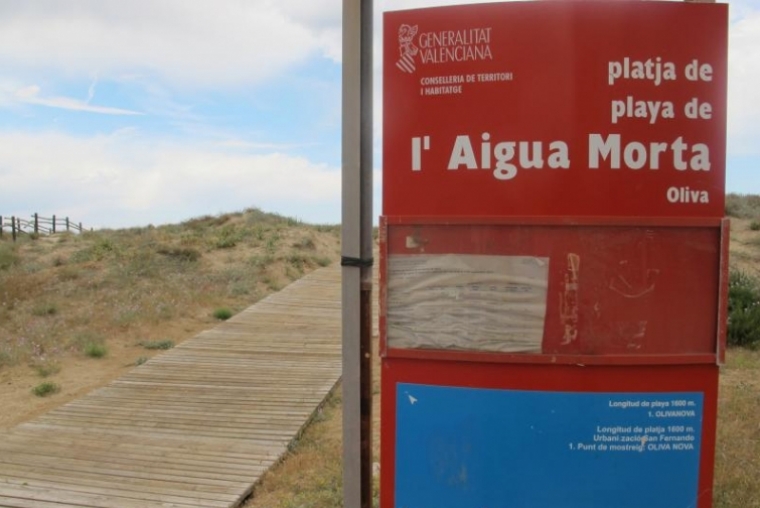 Fallece un hombre mientras se bañaba en la playa de l'Aigua Morta de Oliva