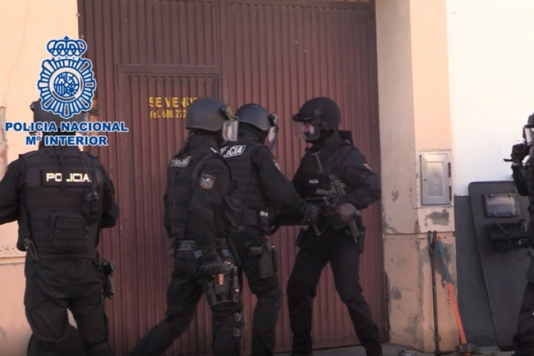 Detenidos los desvalijadores de tiendas de telefonía móvil en Gandia