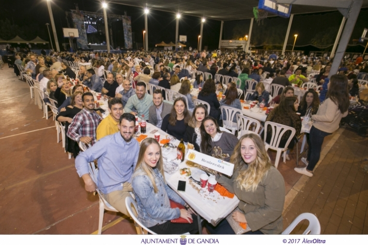 El Sopar de Germanor en Gandia rompe moldes con 1.700 asistentes