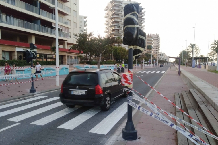 Los nuevos semáforos en primera línea de la playa de Gandia no son reales