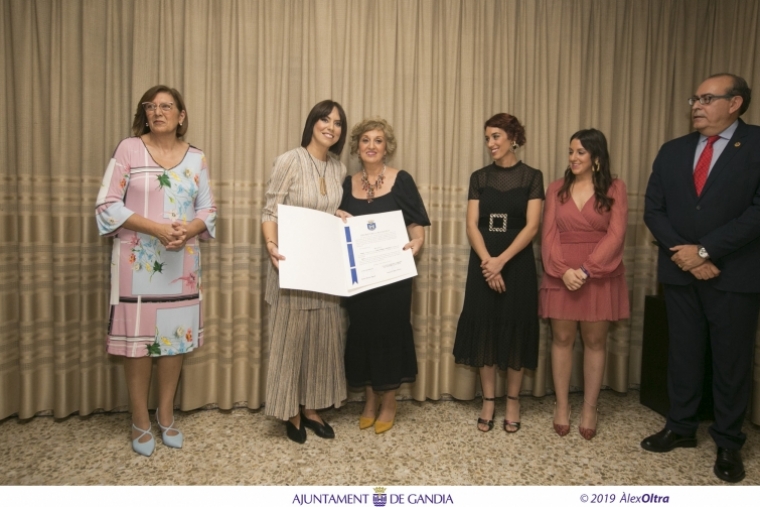 Xaro Pérez Aparisi acepta el cargo de Madrina de la Semana Santa de Gandia