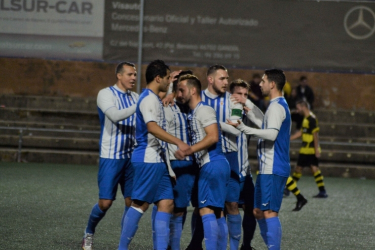 El CF Gandia se impone por un contundente 3-0 ante El Real de Gandia