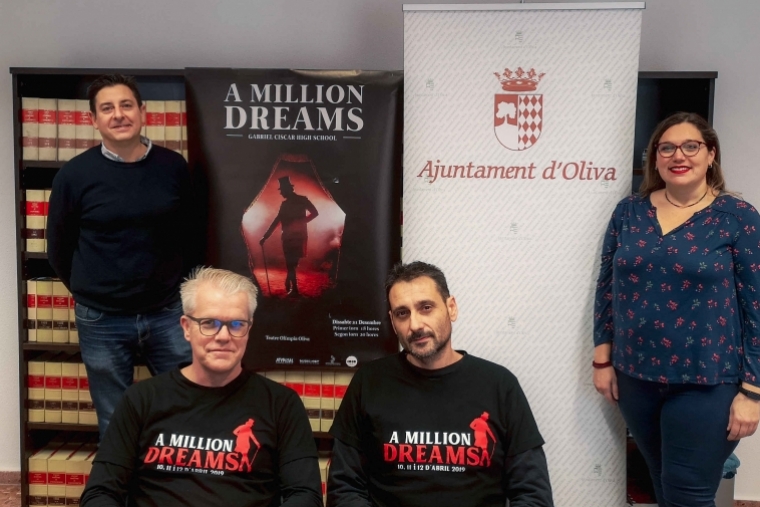Alumnos del Gabriel Ciscar de Oliva representan el musical A Million Dreams