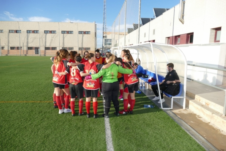 Las chicas del Miramar CF se imponen por 3 a 1 al Camporrobles