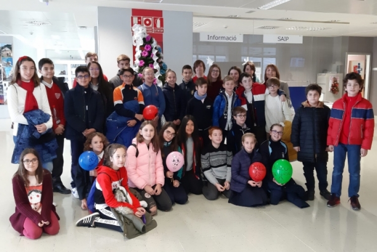 El Consell de la Infancia visita a los niños en el Hospital de Gandia