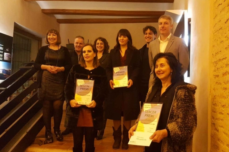 Comerciantes de Oliva entregan los premios a los escaparates de Navidad