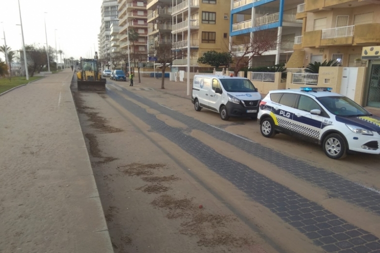 Restricciones de Tráfico: limpieza tras el temporal en la playa de Gandia