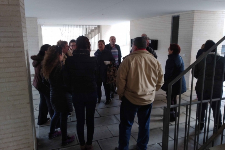 Pagar para llorar: La Generalitat abandona a unos vecinos de Gandia