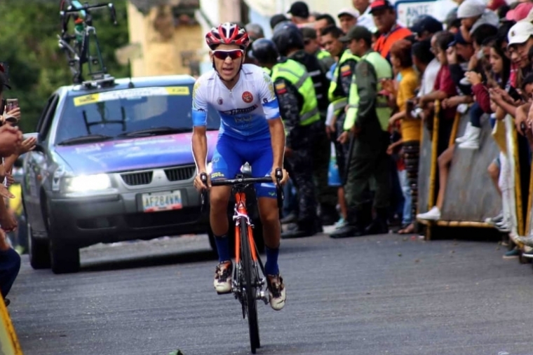 El Tres Anclas-ULB Sports-Moll Autos ficha al venezonalo Rujano Velázquez