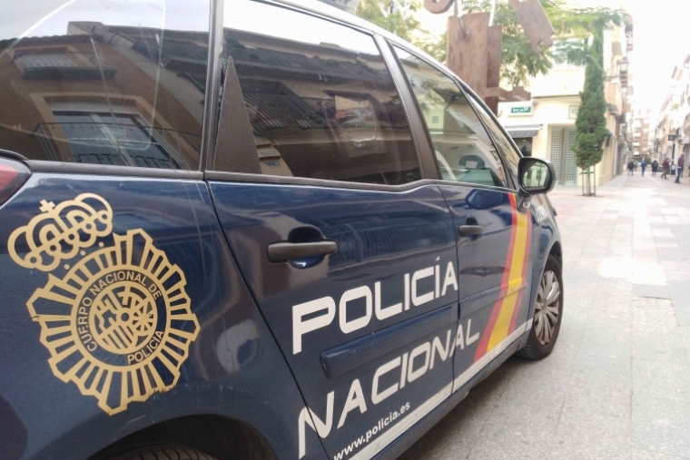 La Policía busca a un atracador tras perpetrar varios robos en Gandia
