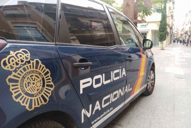 Con casi 100 antecedentes, la Policía Nacional detiene en Gandia a un ladrón