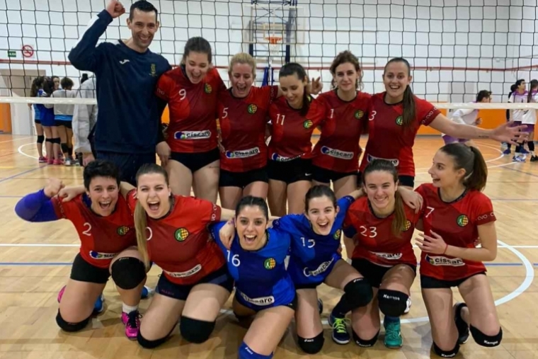 Las chicas del Vóley Oliva Senior ganan y lideran la clasificación