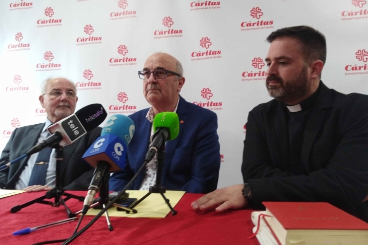 Cáritas y la Fundación Gozalbo-Marqués ayudan en Gandia a los necesitados