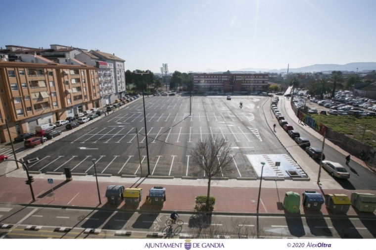 El parking situado frente al colegio Gregori Mayans de Gandia ha abierto